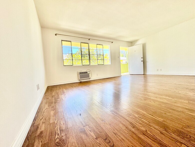 Building Photo - 4517 Fulton Ave