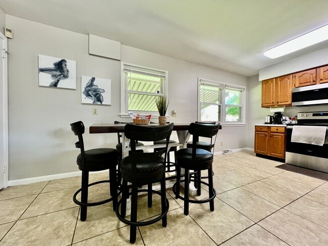 Building Photo - 2501 Elmo Pl