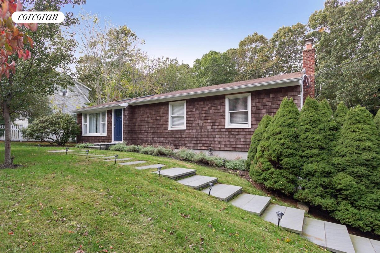 Building Photo - 348 Division St