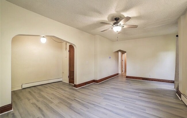 Building Photo - 1811 Weston Ave