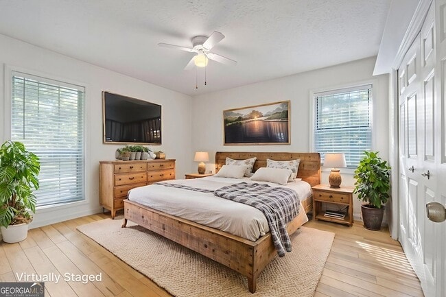 Building Photo - 127 Circle H Dr