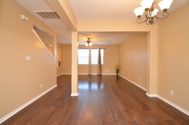 Building Photo - 2911 Meadowglen Cove