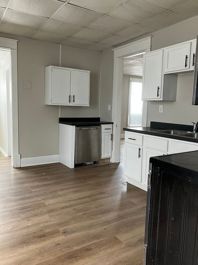 Building Photo - 624 2nd Ave