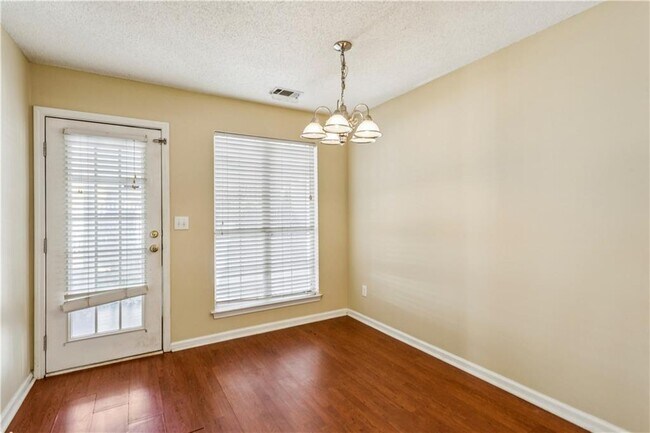 Building Photo - 3025 Vineyard Way