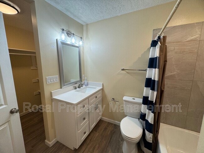 Building Photo - 8509 Las Camas Rd NE