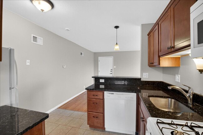 Building Photo - Heck'n Hopeful