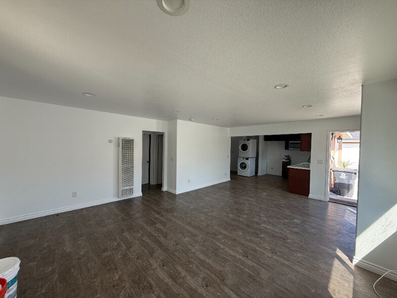 Building Photo - 1925 S Orange Ave