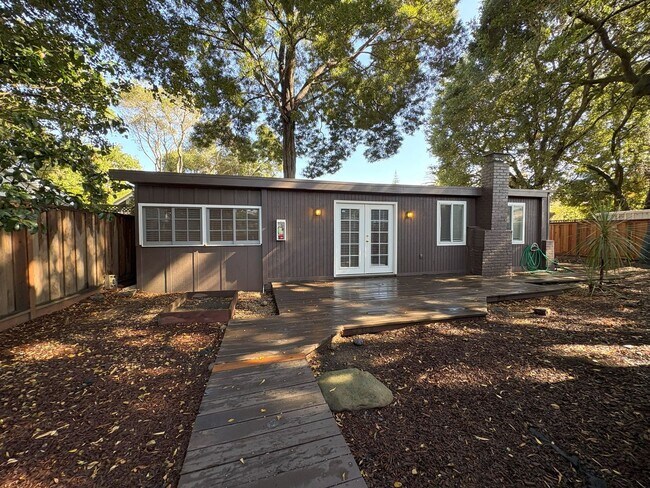 Primary Photo - Charming 1BR Cottage with Private Patio