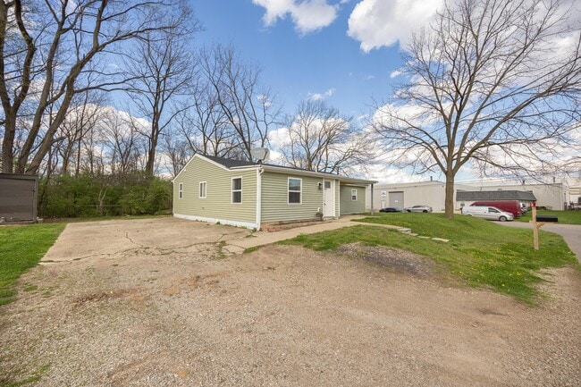 Building Photo - 1810 Tanis Dr