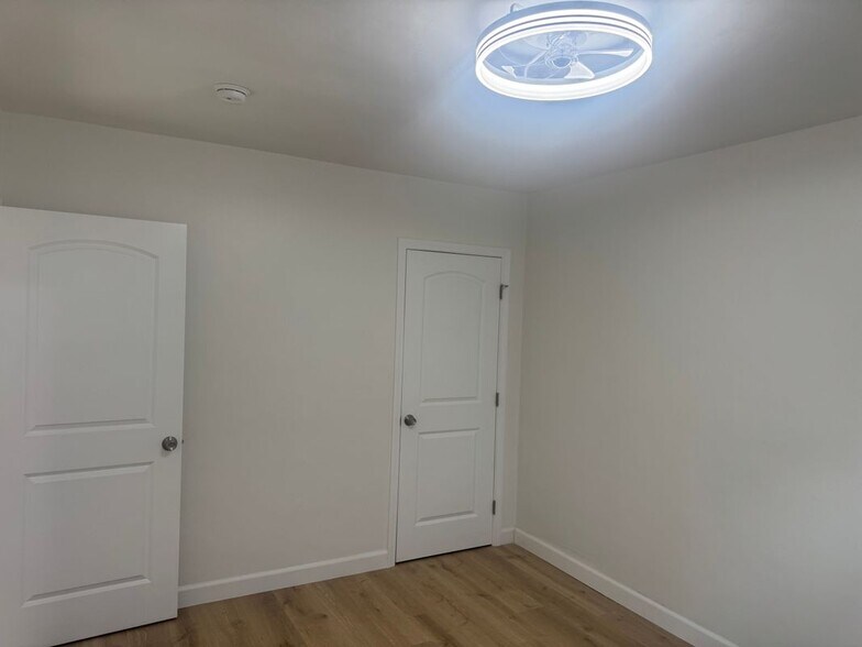 Building Photo - 9924 Rosewood Ave.