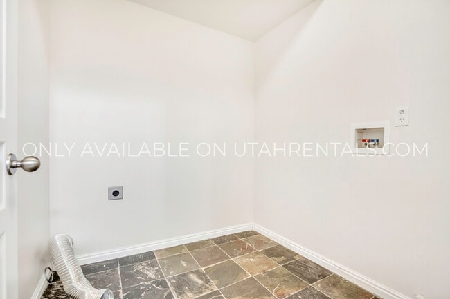 Building Photo - 4306 N Chestnut Oak Dr