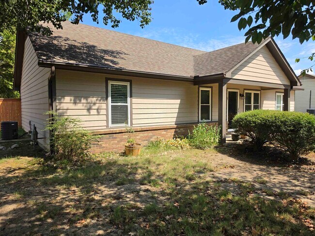 Building Photo - 162 Buford Rd W