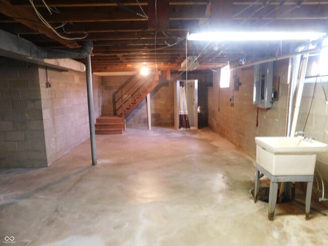 Building Photo - 1041 N Bluff Rd
