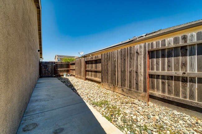 Building Photo - 5549 Glowhaven St