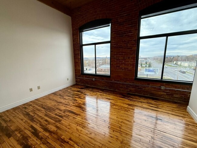 Building Photo - 421 Broad St