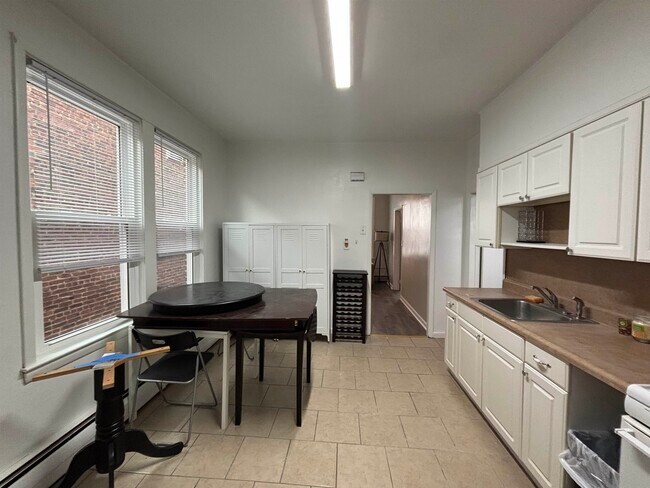 Building Photo - 66 Cottage St