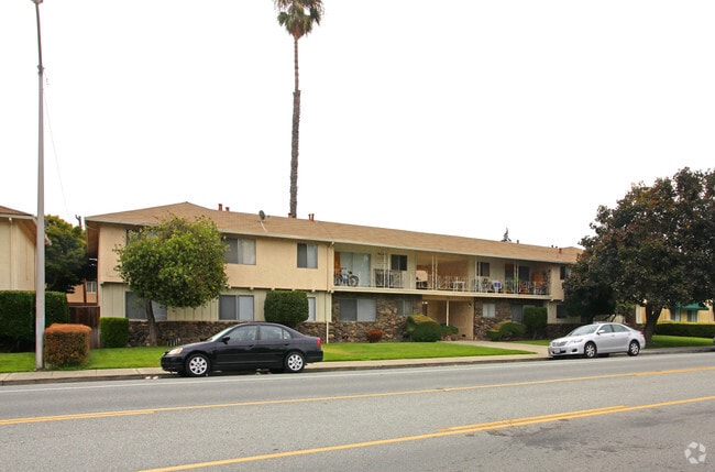 Building Photo - 75 Monroe St