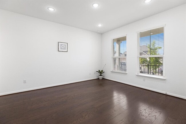 Building Photo - 120 Lenera Dr