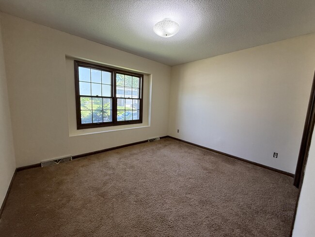 Building Photo - 1307 W Lexington Cir