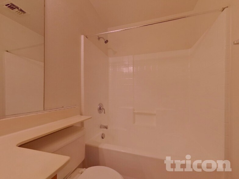 Building Photo - 2640 S 89th Ave