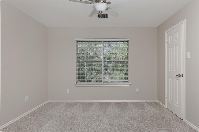 Building Photo - 11 Scenic Brook Ct