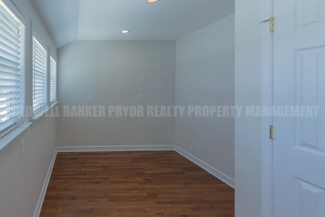 Building Photo - 4890 College Dr E