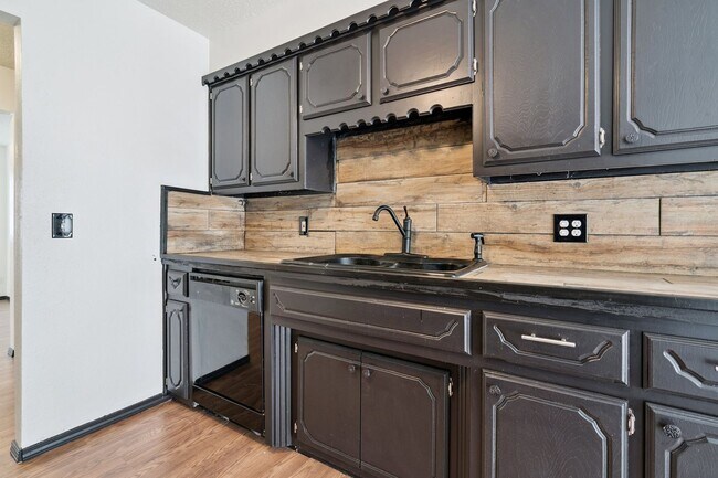 Building Photo - Charming 3-Bedroom Home Near OU Medical