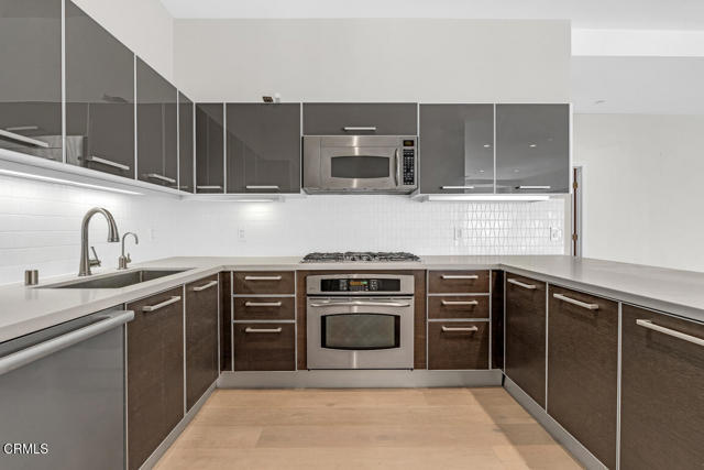 Building Photo - 801 S Grand Ave