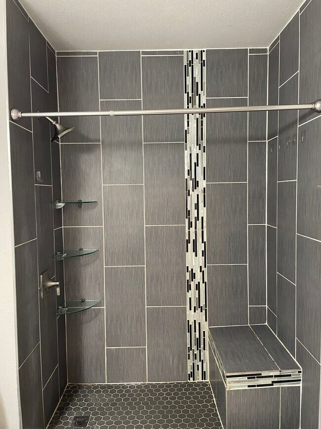 Building Photo - Available Now! *Pet Restrictions* 3 Bedroom/1 Bathroom in Temple