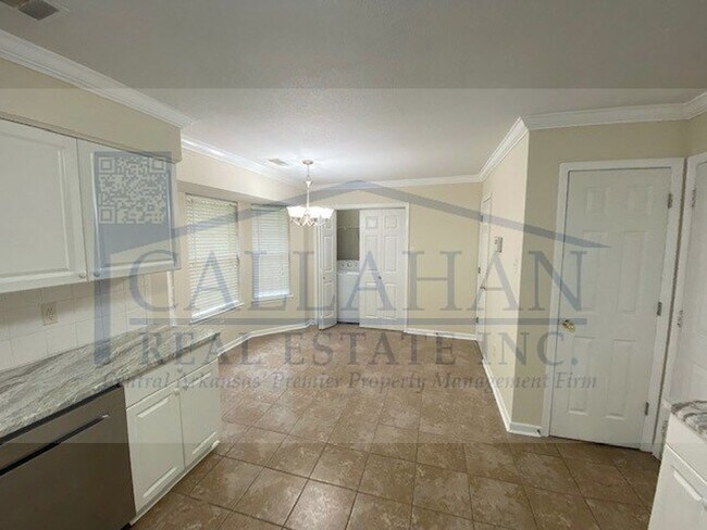 Building Photo - West LR Home