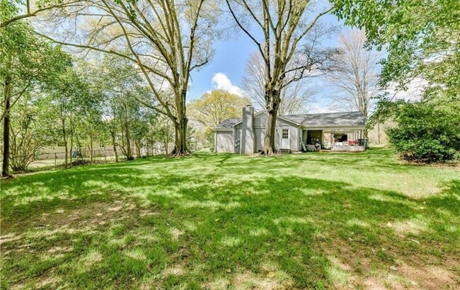 Building Photo - 4201 Seaforth Dr