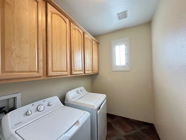 Building Photo - MADISON PLACE AT SUMMERLIN