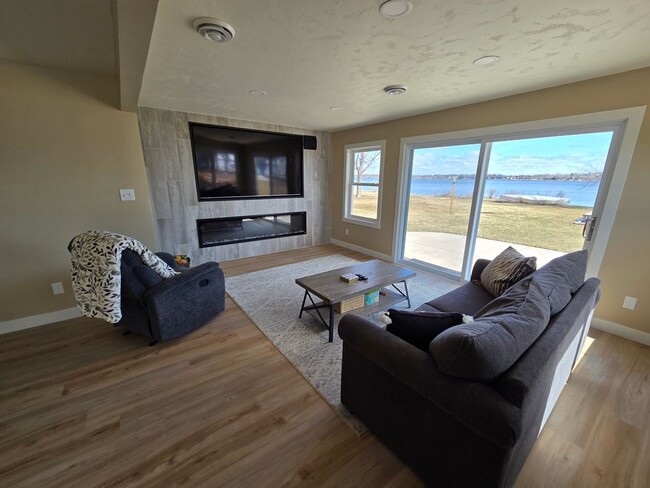 Primary Photo - 1693 W Butte Des Morts Beach Rd