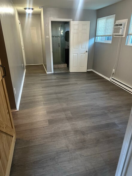 Building Photo - 422 E 41st St