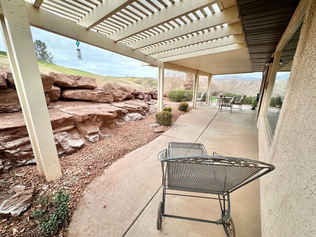 Building Photo - 3 Bedroom Home In Southgate!