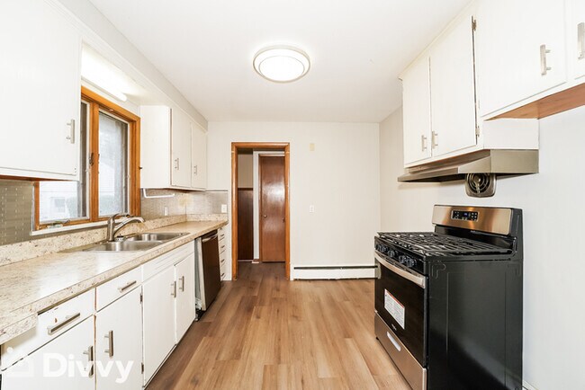 Building Photo - 150 E 272nd St