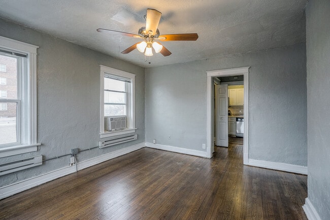 Interior Photo - 3721 Broadway