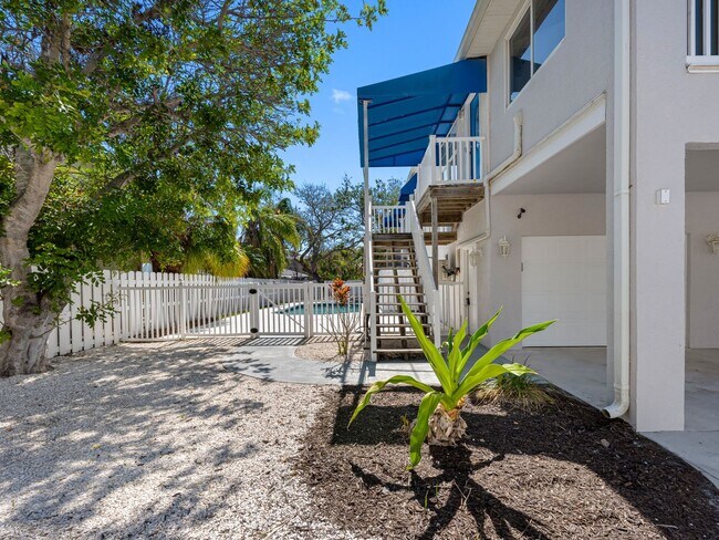 Building Photo - Steps to One of the Finest Beaches – Spaci...
