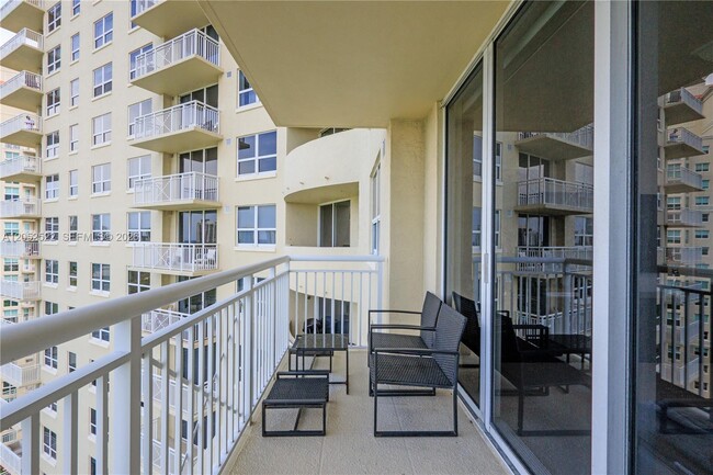 Building Photo - 19501 W Country Club Dr