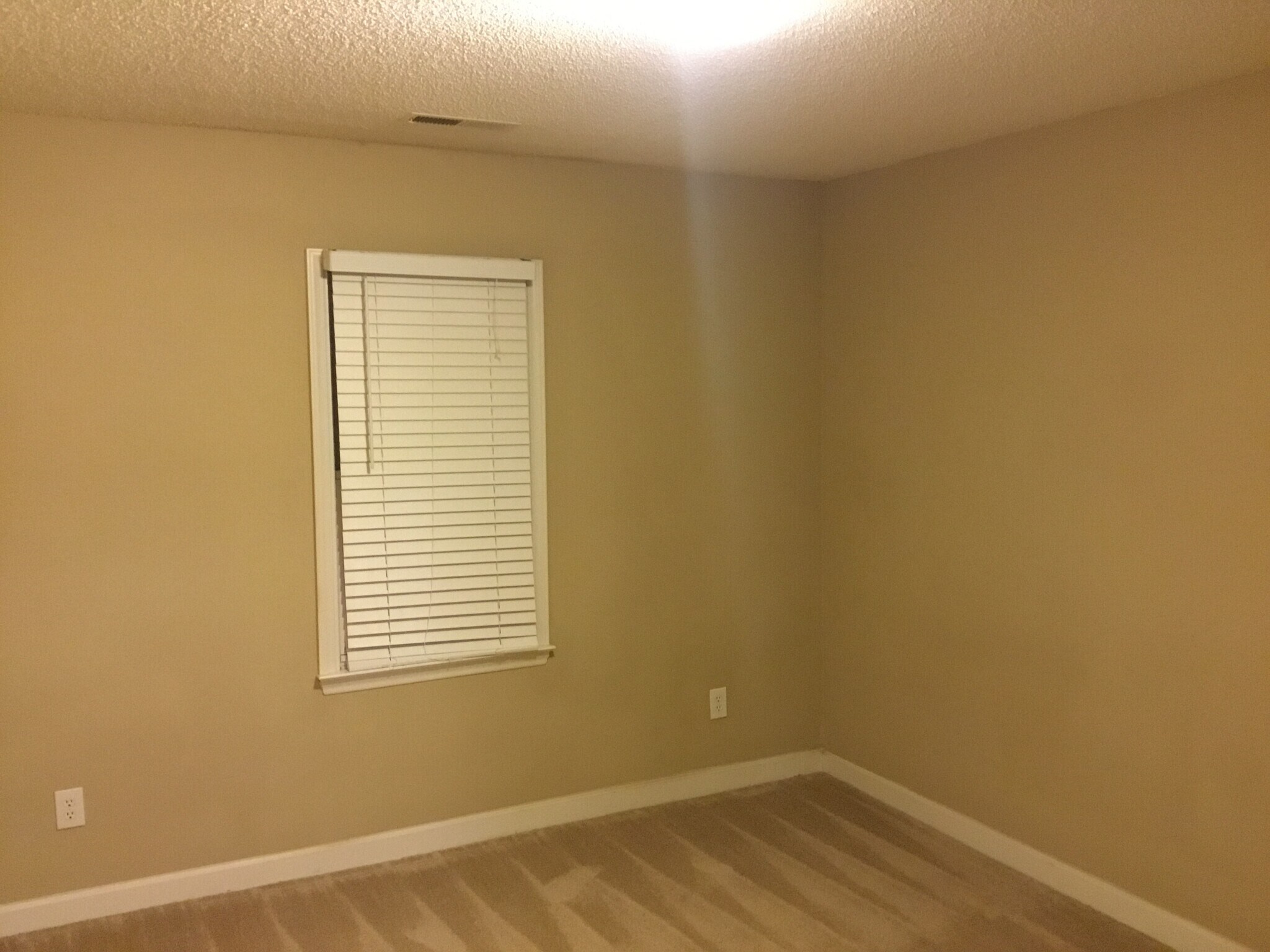 Building Photo - 1143 Sequoia Dr