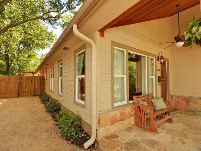 Building Photo - 610 W North Loop Blvd