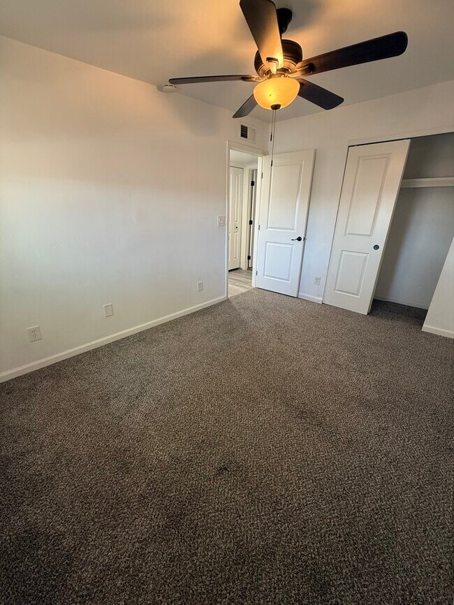 Building Photo - House For Rent