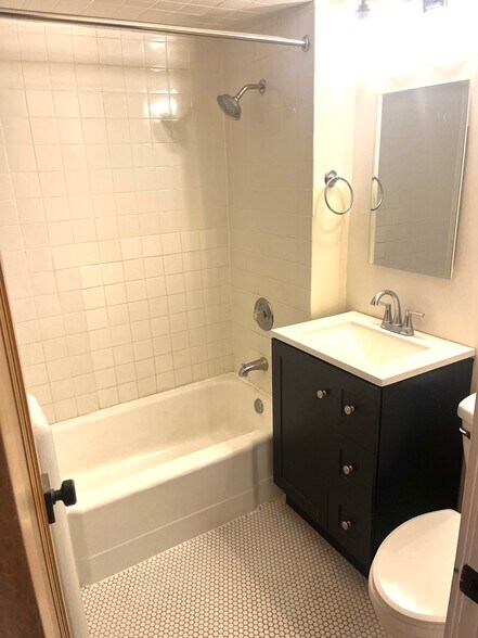 Building Photo - 1115 S Oak Park Ave