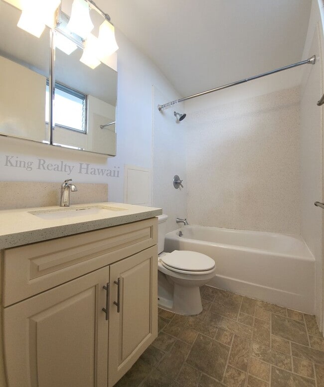 Building Photo - UPGRADED 3 br / 2 ba Only 2 units per flr, VIEWS, Utils Incl.+2 prkg.