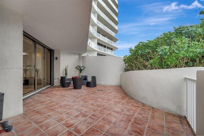 Building Photo - 4000 Island Blvd