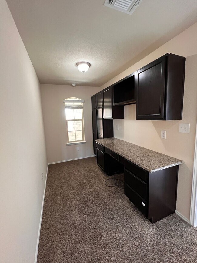 Building Photo - Spacious 5-Bedroom Harker Heights Home with 3 Living Areas & 3-Car Garage