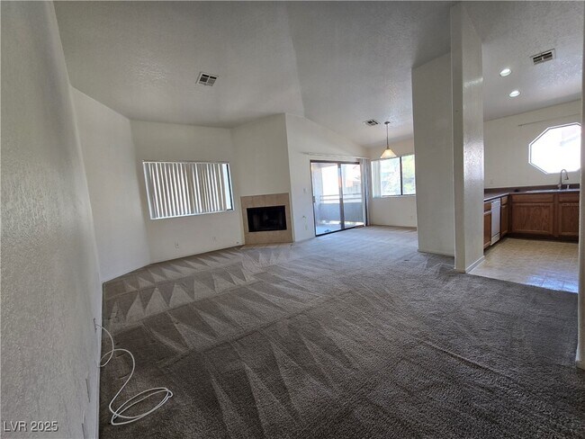 Building Photo - 5030 S Rainbow Blvd