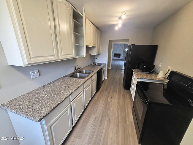 Building Photo - 2609 W McLellan Blvd