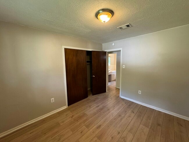 Building Photo - 209 W Lisa Dr