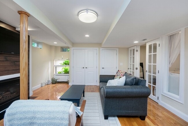 Building Photo - 14 Brattle Ln